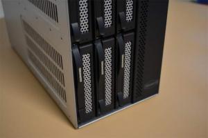 企业数据存储用铁威马T9-423 NAS，多种保障保护数据安全