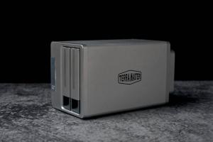 铁威马F2-221上手：家用NAS入门首选，还支持两年换新