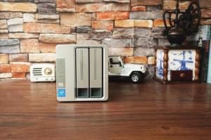 云盘不靠谱群晖太贵，被朋友安利了这款NAS，值了！